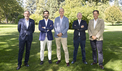 José Manuel Erro, director general de La Información; Asier Rebollo, socio de YCG Digital Group; Alfonso Bañón, presidente del consejo de La Información; Asier Berraondo, socio de YCG Digital Group, y Pablo Frauca, director de desarrollo de negocio de La Información