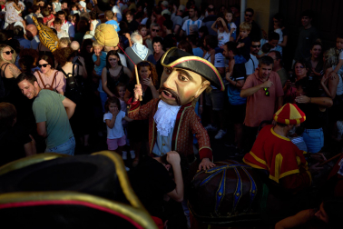 Salida de la comparsa y actuación de La Pamplonesa en San Fermín Txikito 2026, actos del sábado 26 de septiembre