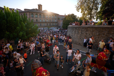 Salida de la comparsa y actuación de La Pamplonesa en San Fermín Txikito 2026, actos del sábado 26 de septiembre