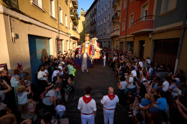 Salida de la comparsa y actuación de La Pamplonesa en San Fermín Txikito 2026, actos del sábado 26 de septiembre