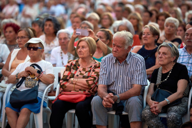 Salida de la comparsa y actuación de La Pamplonesa en San Fermín Txikito 2026, actos del sábado 26 de septiembre