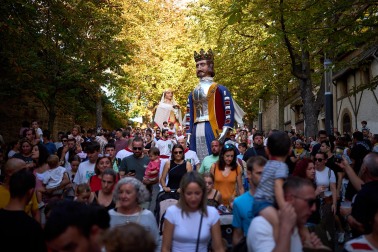 Salida de la comparsa y actuación de La Pamplonesa en San Fermín Txikito 2026, actos del sábado 26 de septiembre