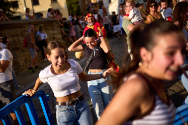 Salida de la comparsa y actuación de La Pamplonesa en San Fermín Txikito 2026, actos del sábado 26 de septiembre