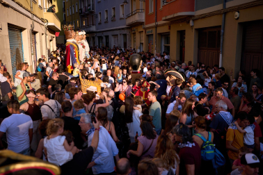 Salida de la comparsa y actuación de La Pamplonesa en San Fermín Txikito 2026, actos del sábado 26 de septiembre