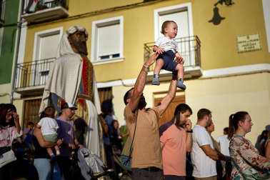 Salida de la comparsa y actuación de La Pamplonesa en San Fermín Txikito 2026, actos del sábado 26 de septiembre