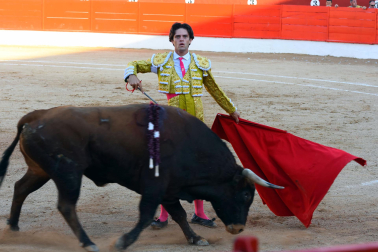 Los diestros David Fandila 'El Fandi', Fernando Adrián y Cristiano Torres se enfrentaron en la plaza de Corella este sábado, 26 de septiembre, a cinco toros de Antonio Bañuelos y uno de El Pilar.