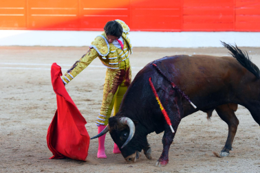 Los diestros David Fandila 'El Fandi', Fernando Adrián y Cristiano Torres se enfrentaron en la plaza de Corella este sábado, 26 de septiembre, a cinco toros de Antonio Bañuelos y uno de El Pilar.