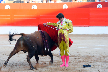 Los diestros David Fandila 'El Fandi', Fernando Adrián y Cristiano Torres se enfrentaron en la plaza de Corella este sábado, 26 de septiembre, a cinco toros de Antonio Bañuelos y uno de El Pilar.