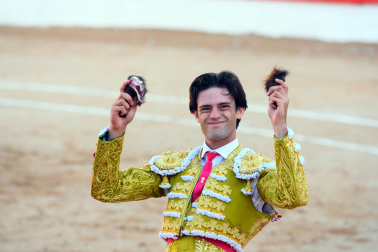 Los diestros David Fandila 'El Fandi', Fernando Adrián y Cristiano Torres se enfrentaron en la plaza de Corella este sábado, 26 de septiembre, a cinco toros de Antonio Bañuelos y uno de El Pilar.