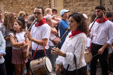 Foto de la procesión de San Fermín Txikito y la Ezpata-dantza