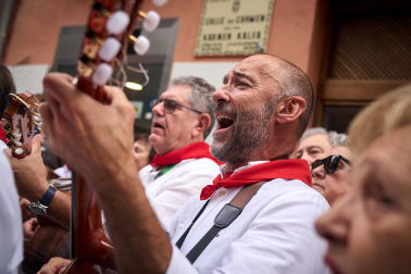 Foto de la procesión de San Fermín Txikito y la Ezpata-dantza