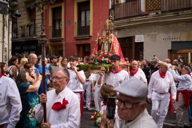 Foto de la procesión de San Fermín Txikito y la Ezpata-dantza