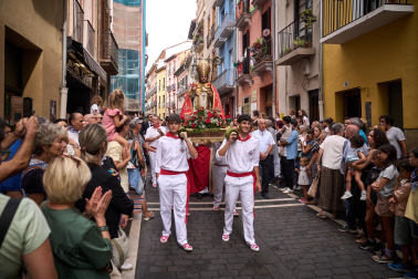 Foto de la procesión de San Fermín Txikito y la Ezpata-dantza