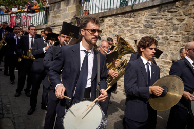 Foto de la procesión de San Fermín Txikito y la Ezpata-dantza