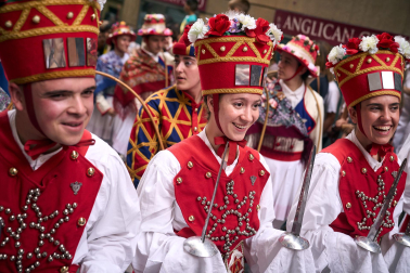 Foto de la procesión de San Fermín Txikito y la Ezpata-dantza