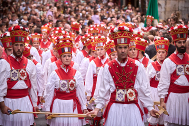 Foto de la procesión de San Fermín Txikito y la Ezpata-dantza