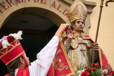 Foto de la procesión de San Fermín Txikito y la Ezpata-dantza