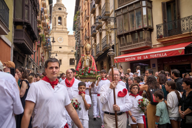 Foto de la procesión de San Fermín Txikito y la Ezpata-dantza