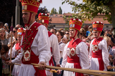 Foto de la procesión de San Fermín Txikito y la Ezpata-dantza