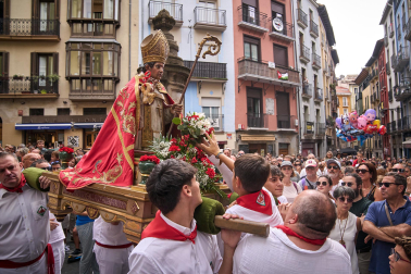 Foto de la procesión de San Fermín Txikito y la Ezpata-dantza