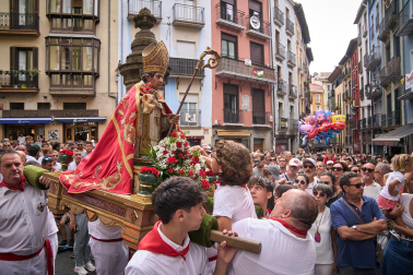 Foto de la procesión de San Fermín Txikito y la Ezpata-dantza