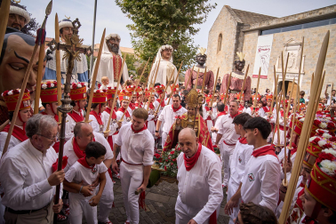 Foto de la procesión de San Fermín Txikito y la Ezpata-dantza