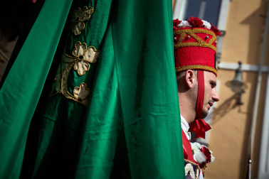 Foto de la procesión de San Fermín Txikito y la Ezpata-dantza