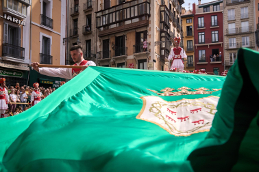 Foto de la procesión de San Fermín Txikito y la Ezpata-dantza