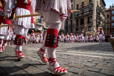 Foto de la procesión de San Fermín Txikito y la Ezpata-dantza