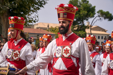 Foto de la procesión de San Fermín Txikito y la Ezpata-dantza