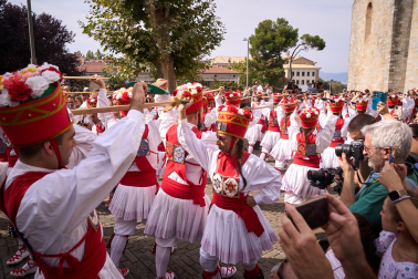 Foto de la procesión de San Fermín Txikito y la Ezpata-dantza