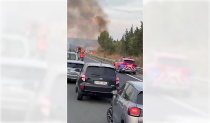 El incidente ha producido retenciones en la carretera a media tarde de este domingo, 27 de septiembre.