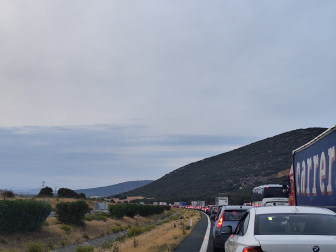Estado de las retenciones a la altura del cruce de Unzué, a las 19.45 horas de este domingo