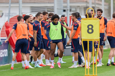 Pasillo a Rosier al comienzo del entrenamiento