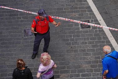 Fotos del dispositivo policial por un supuesto atrincheramiento en el Casco Antiguo