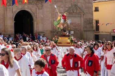 Procesión en honor al patrón San Miguel en fiestas de Corella
