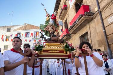 Procesión en honor al patrón San Miguel en fiestas de Corella