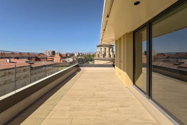 Ático dúplex a estrenar en Edificio Maristas