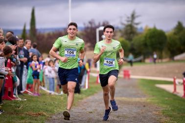 Fotos de la V Carrera por parejas 'Cada oveja con su pareja' en Zizur con la participación de 400 corredores