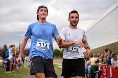 Fotos de la V Carrera por parejas 'Cada oveja con su pareja' en Zizur con la participación de 400 corredores