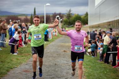 Fotos de la V Carrera por parejas 'Cada oveja con su pareja' en Zizur con la participación de 400 corredores