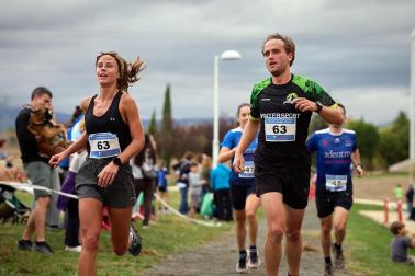 Fotos de la V Carrera por parejas 'Cada oveja con su pareja' en Zizur con la participación de 400 corredores