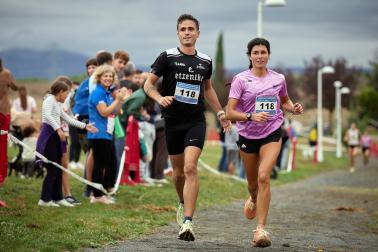 Fotos de la V Carrera por parejas 'Cada oveja con su pareja' en Zizur con la participación de 400 corredores
