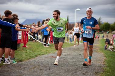 Fotos de la V Carrera por parejas 'Cada oveja con su pareja' en Zizur con la participación de 400 corredores