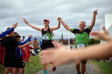 Fotos de la V Carrera por parejas 'Cada oveja con su pareja' en Zizur con la participación de 400 corredores