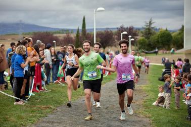 Fotos de la V Carrera por parejas 'Cada oveja con su pareja' en Zizur con la participación de 400 corredores