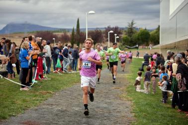 Fotos de la V Carrera por parejas 'Cada oveja con su pareja' en Zizur con la participación de 400 corredores