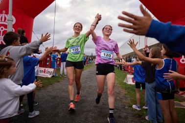 Fotos de la V Carrera por parejas 'Cada oveja con su pareja' en Zizur con la participación de 400 corredores