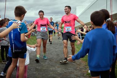 Fotos de la V Carrera por parejas 'Cada oveja con su pareja' en Zizur con la participación de 400 corredores