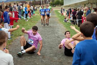 Fotos de la V Carrera por parejas 'Cada oveja con su pareja' en Zizur con la participación de 400 corredores